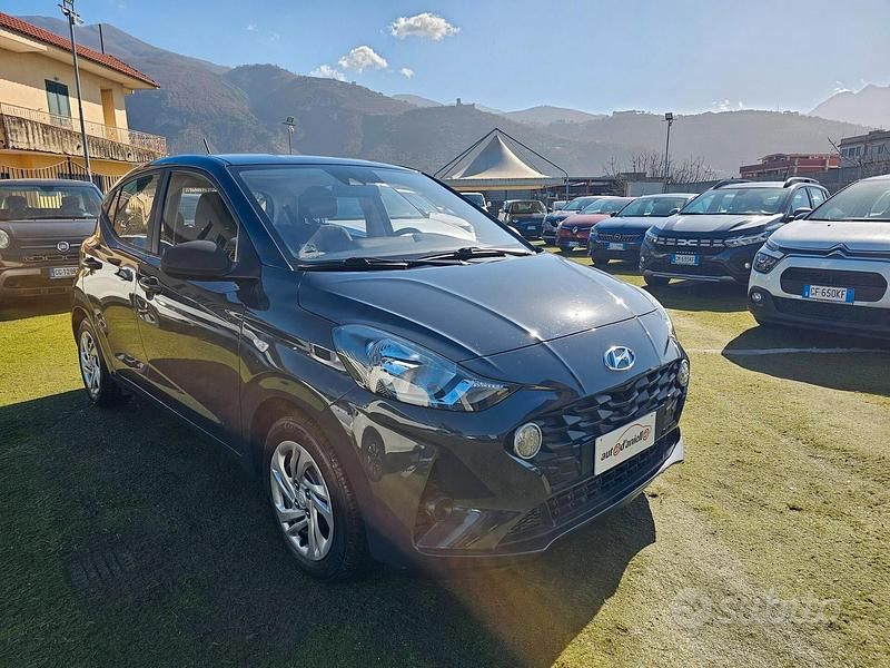 Usata Hyundai i10 Prime 66 CV (48 kW) 2022 Blu Utilitaria