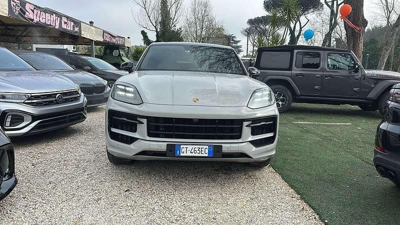 Beige Usata 2024 Porsche Cayenne Coupe Coupé | 119.900 € (Buon prezzo) - Immagine 1/4