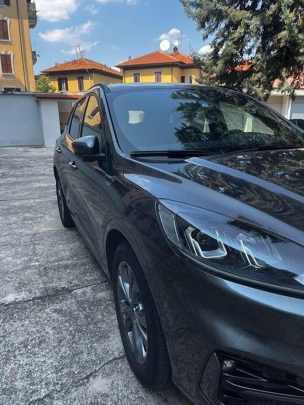 Usata Ford Kuga ST-Line 152 CV (111 kW) 2022 Grigio SUV