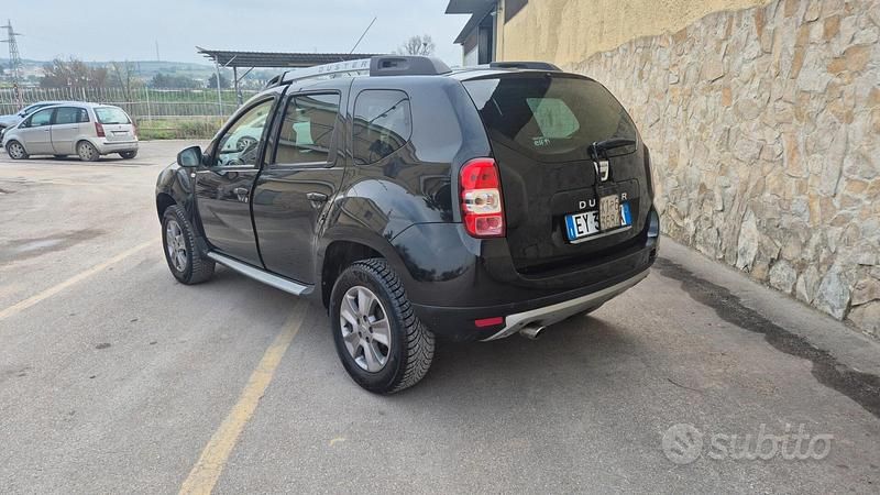Usata Dacia Duster Lauréate 110 CV (80 kW) 2015 Nero SUV