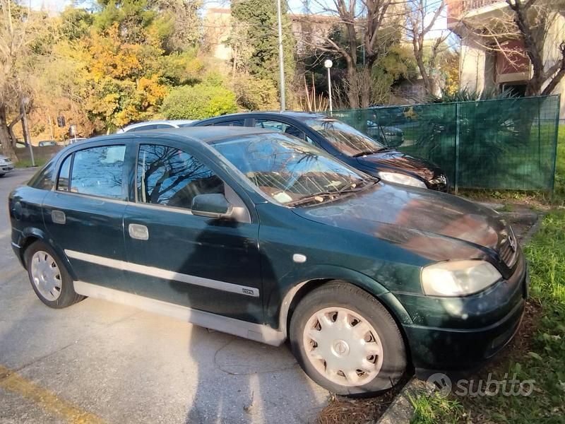 Usata Opel Astra 90 CV (66 kW) 2000 Verde Utilitaria