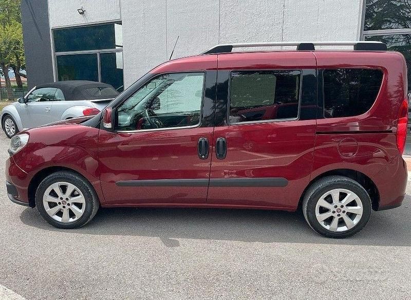 Usata Fiat Doblò Lounge 120 CV (88 kW) 2015 Rosso Monovolume