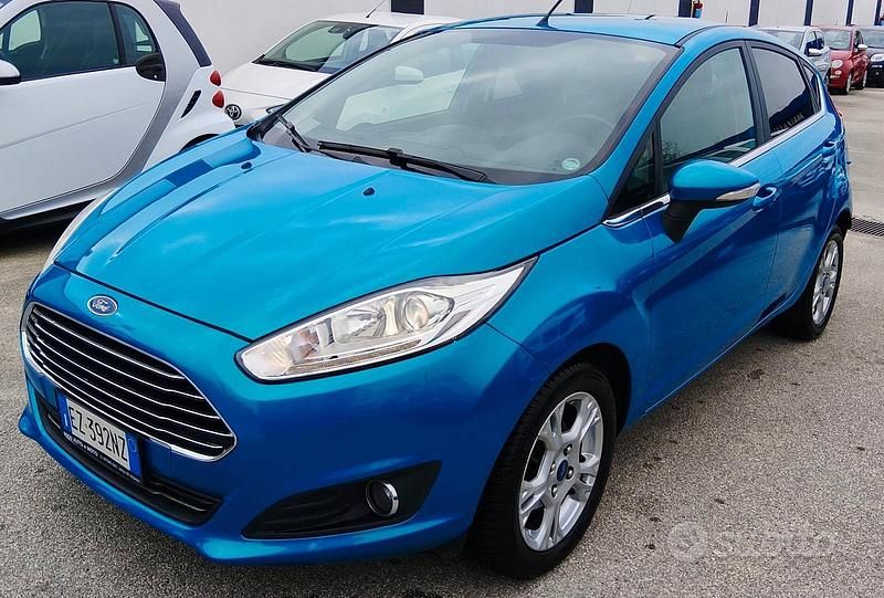 Usata Ford Fiesta Titanium 95 CV (69 kW) 2015 Blu Utilitaria