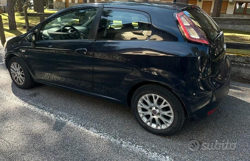 Usata 2011 Fiat Punto Evo Active Due volumi | 3000 € (Ottimo prezzo) - Immagine 1/4