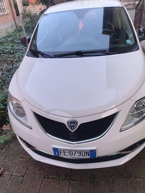 Usata Lancia Ypsilon 69 CV (50 kW) 2016 Utilitaria