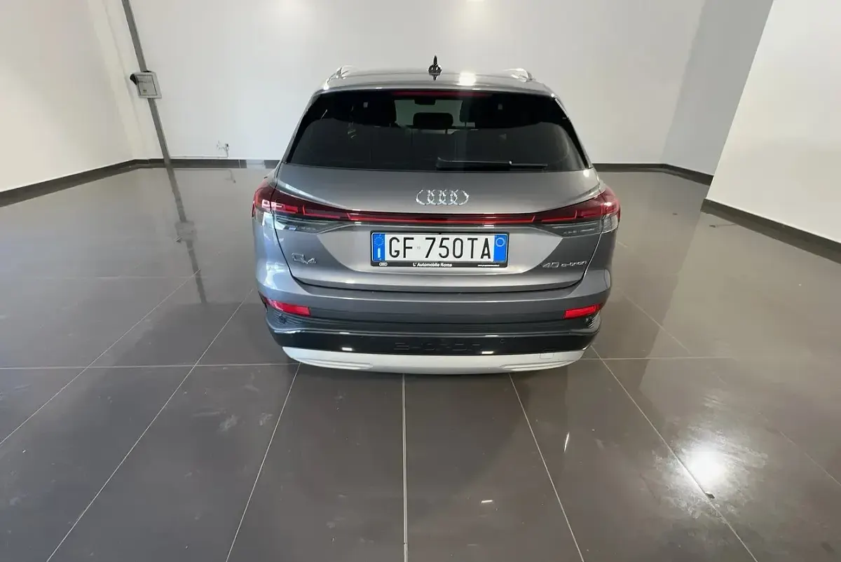 Usata Audi Q4 e-tron Advanced 69 kW (95 CV) 2021 Grigio tifone metallizzato SUV