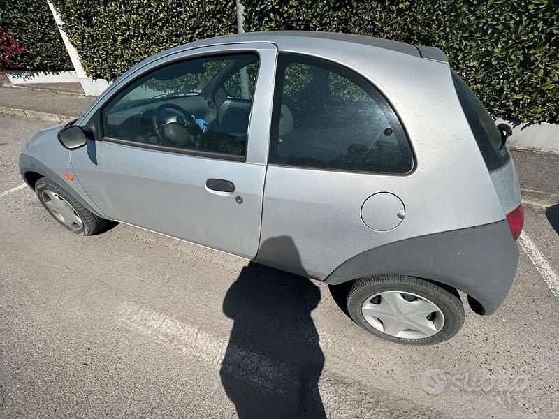 Usata Ford Ka 60 CV (44 kW) 2000 Grigio Utilitaria