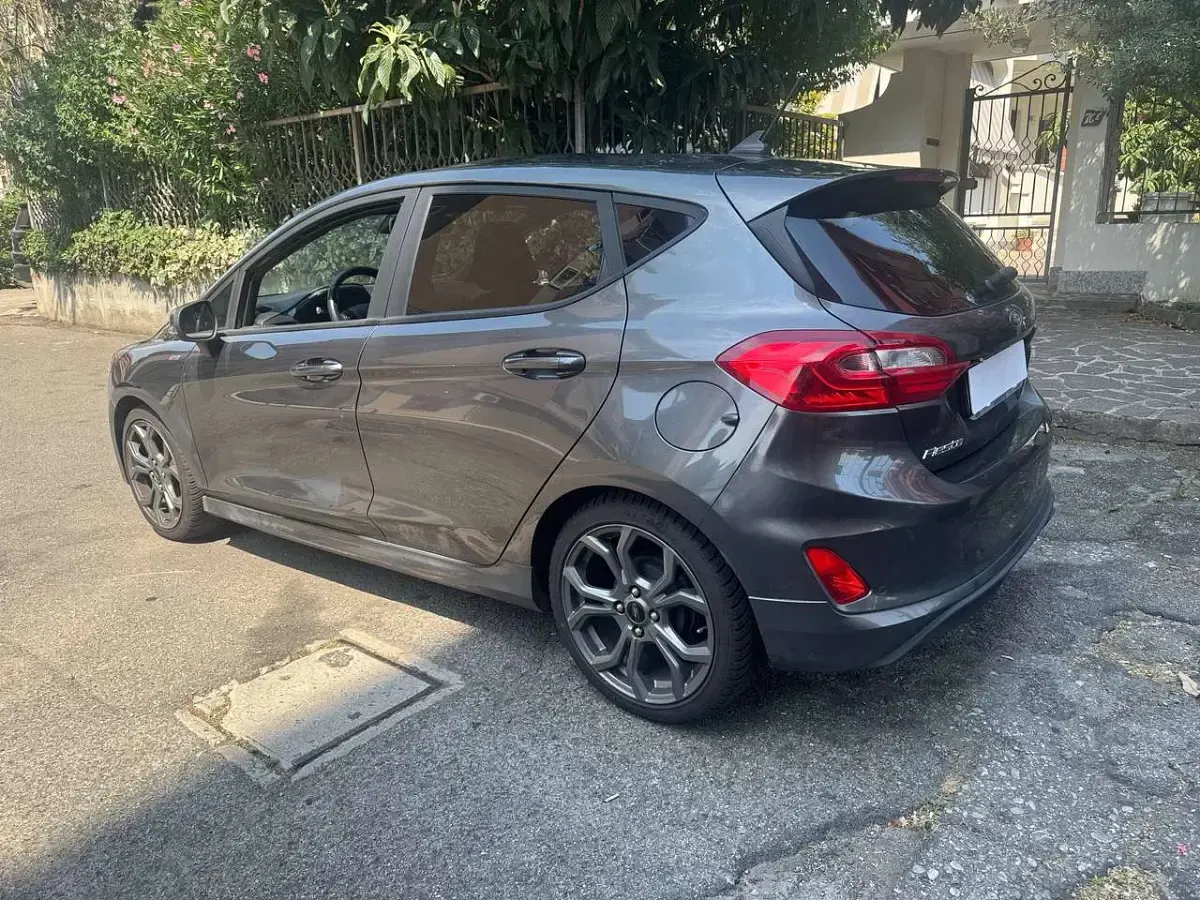 Usata Ford Fiesta ST-Line 95 CV (69 kW) 2020 Grigio Utilitaria