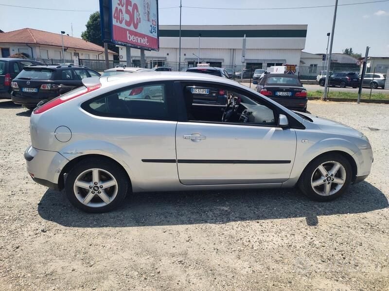 Usata Ford Focus 90 CV (66 kW) 2006 Grigio Coupé