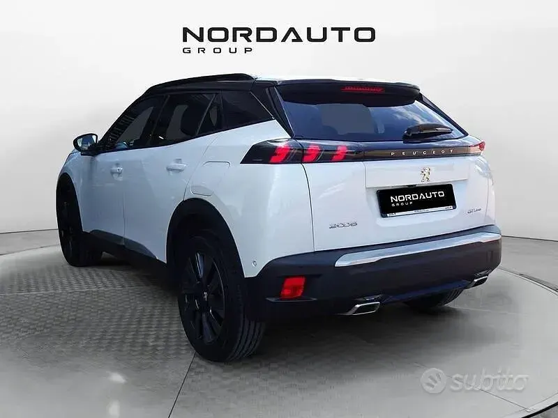 Usata Peugeot 2008 GT-line 131 CV (96 kW) 2020 Bianco SUV