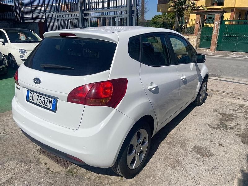 Usata Kia Venga EX 90 CV (66 kW) 2010 Bianco Utilitaria