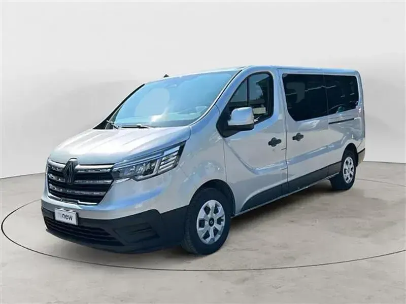 Usata Renault Trafic 150 CV (110 kW) 2024 Grigio chiaro Monovolume