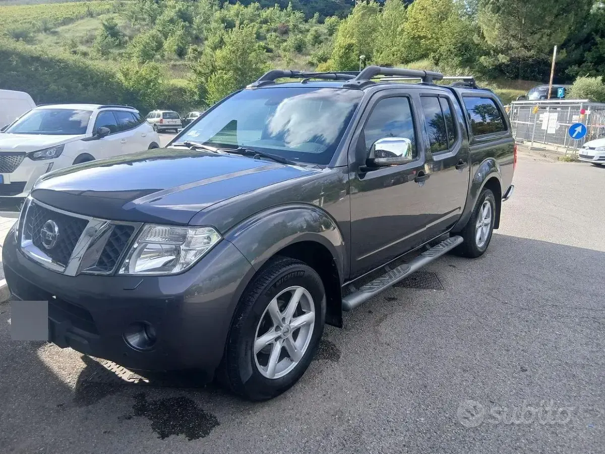 Usata Nissan Navara 190 CV (139 kW) 2011 Grigio Pick-up