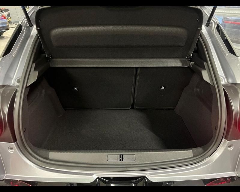 Nuova Lancia Ypsilon 110 CV (80 kW) 2025 Vernice grigio granito Utilitaria