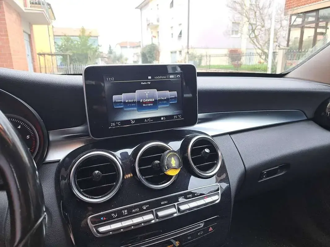 Usado Mercedes C200 Executive 136 CV (100 kW) 2015 Blanco Familiar