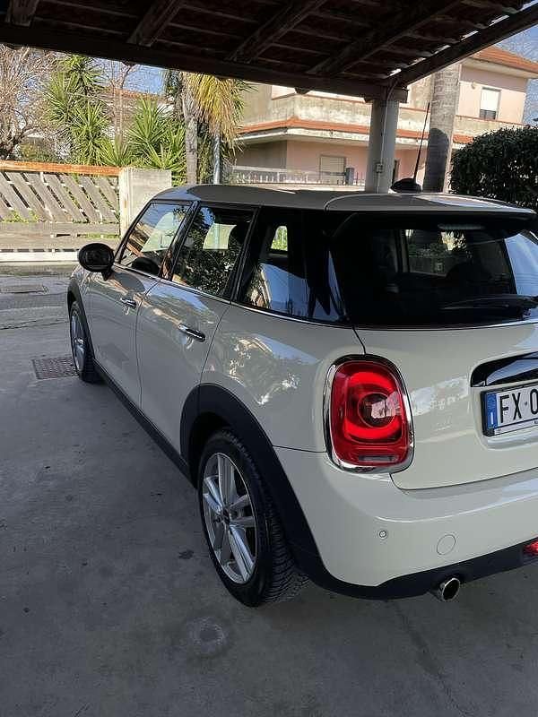 Usata Mini Cooper D Hype 116 CV (85 kW) 2017 Beige Utilitaria