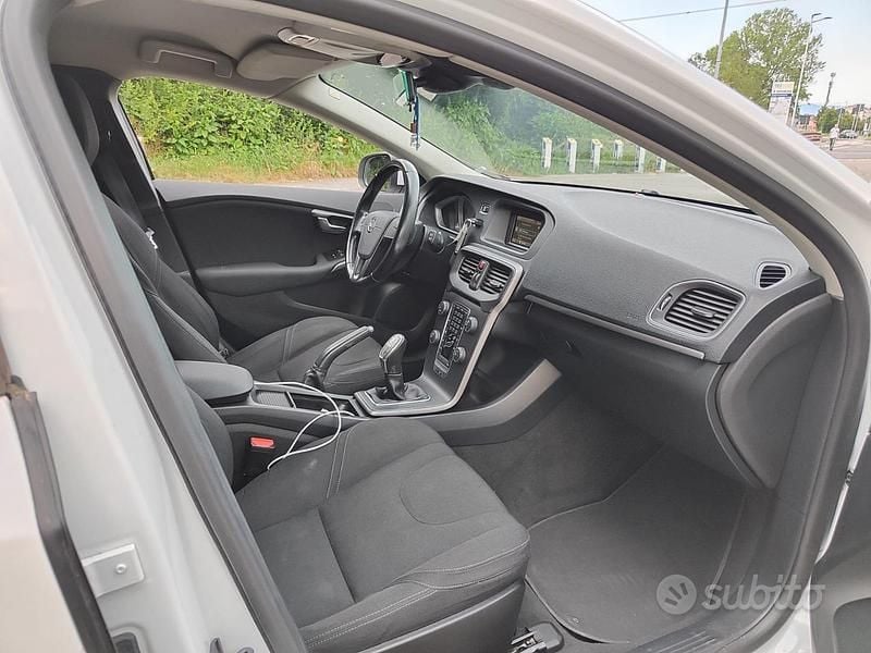 Gebraucht Volvo V40 115 PS (84 kW) 2013 Weiß Limousine