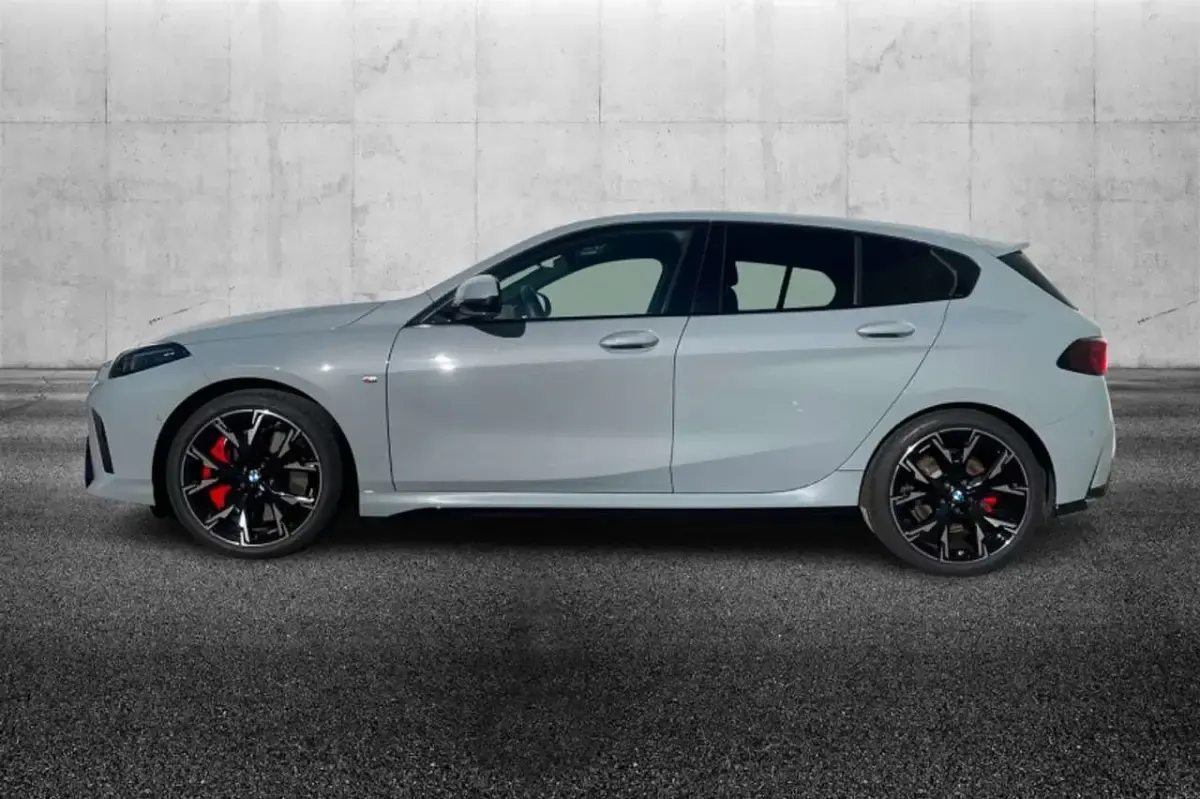 Usata BMW 123 M Sport 204 CV (150 kW) 2025 Grigio Utilitaria