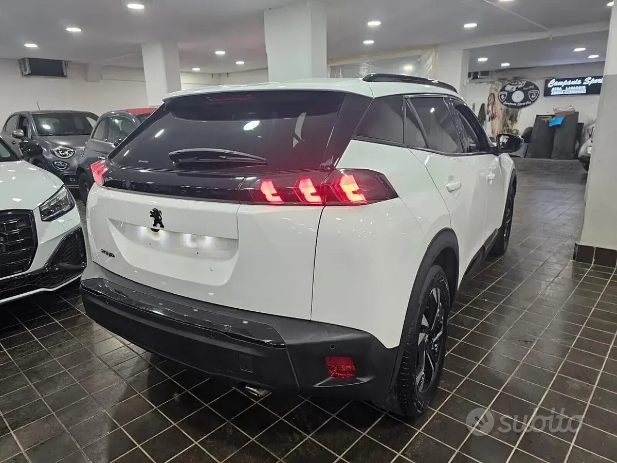 Usata Peugeot 2008 Allure 131 CV (96 kW) 2022 Bianco SUV