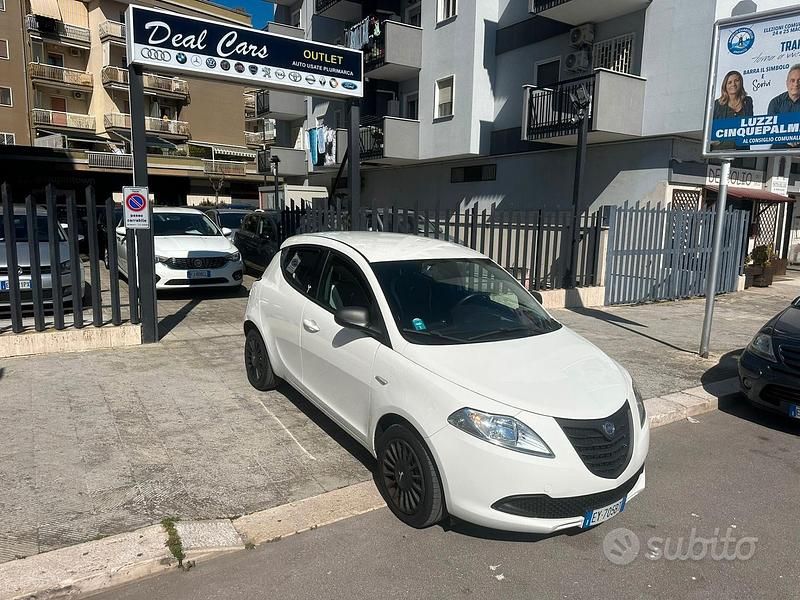 Usata Lancia Ypsilon Silver 69 CV (50 kW) 2016 Bianco Utilitaria
