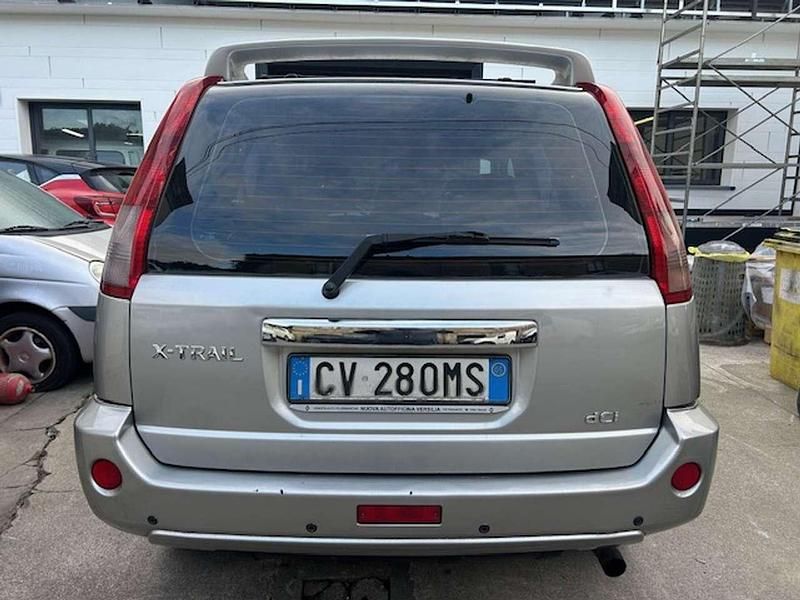 Usata Nissan X-Trail 136 CV (100 kW) 2005 Argento SUV