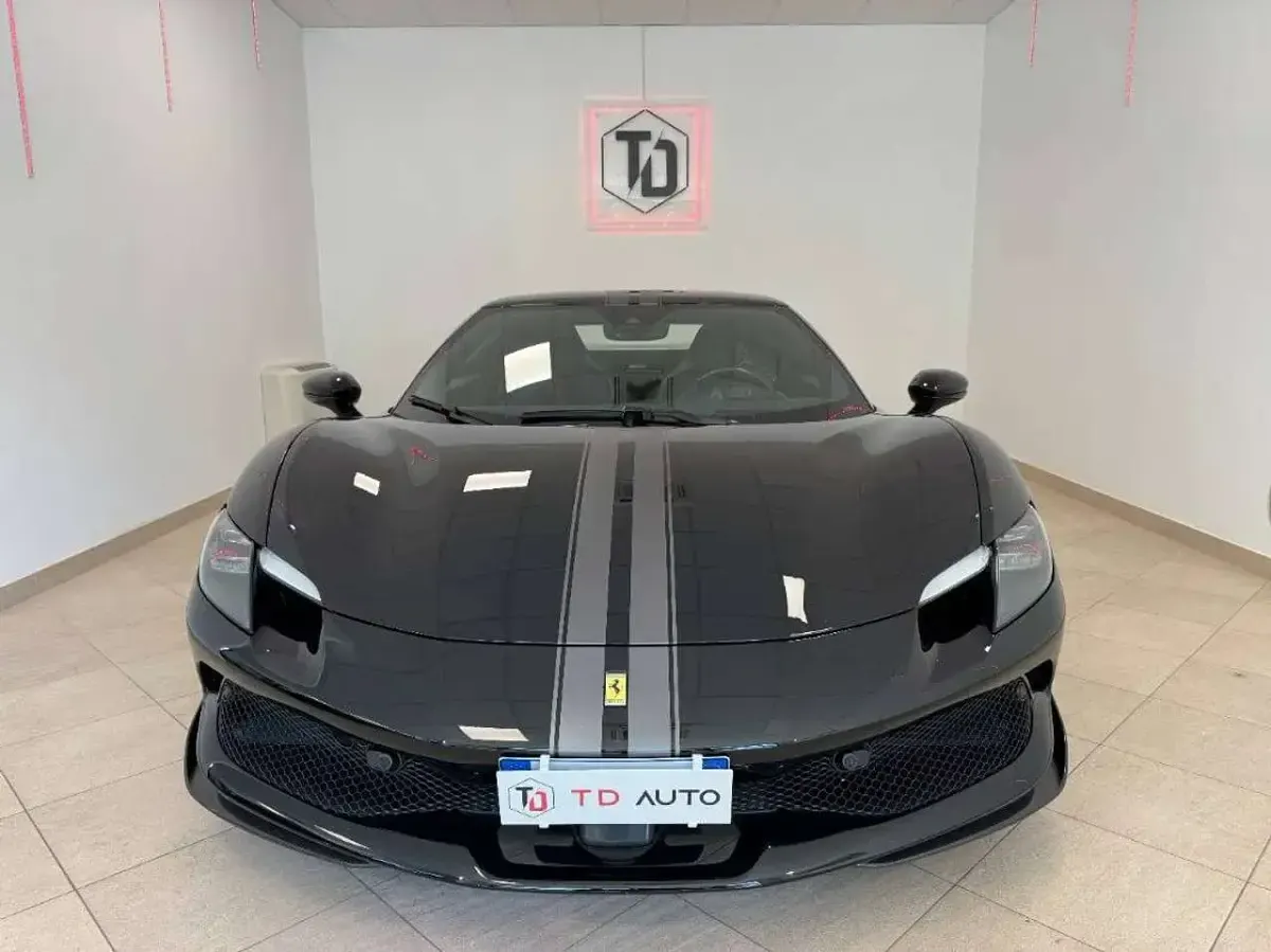 Usata Ferrari 296 663 CV (487 kW) 2024 Nero Coupé