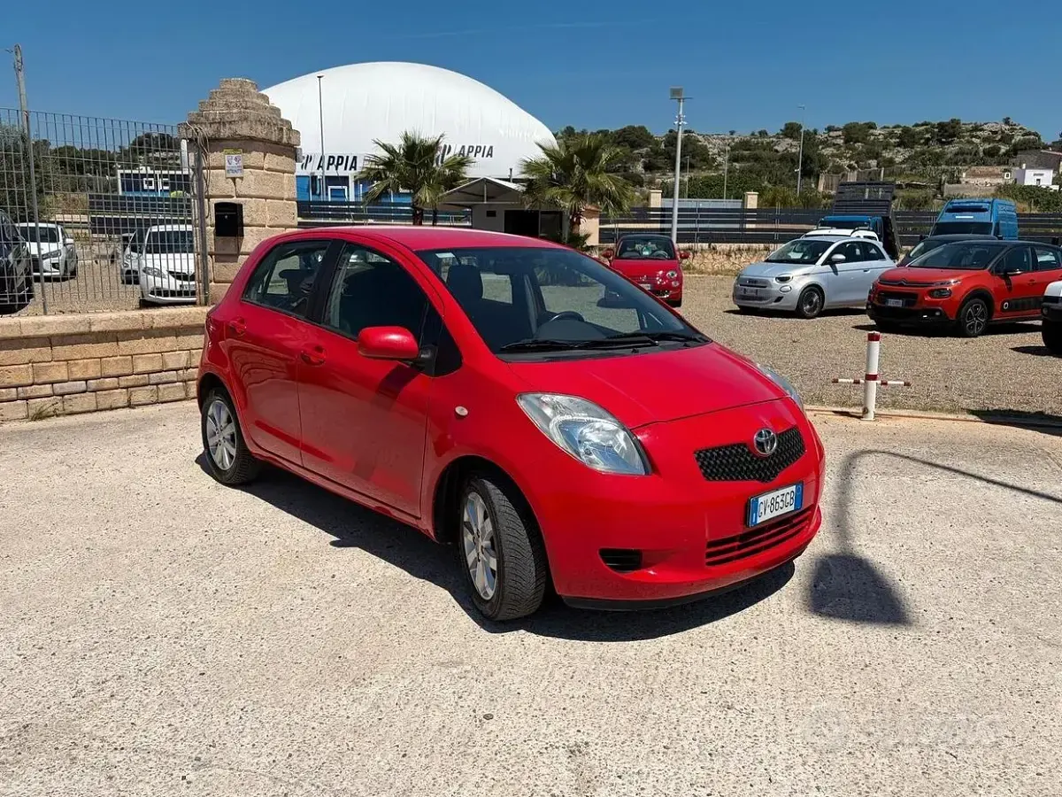 Usata Toyota Yaris Luna 87 CV (63 kW) 2006 Rosso Berlina
