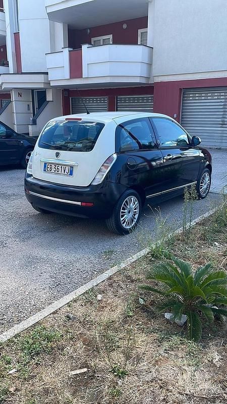 Usata Lancia Ypsilon 60 CV (44 kW) 2010 Utilitaria