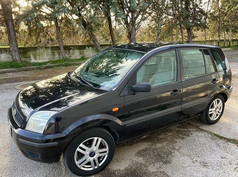 Usata Ford Fusion 101 CV (74 kW) 2002 Nero Utilitaria