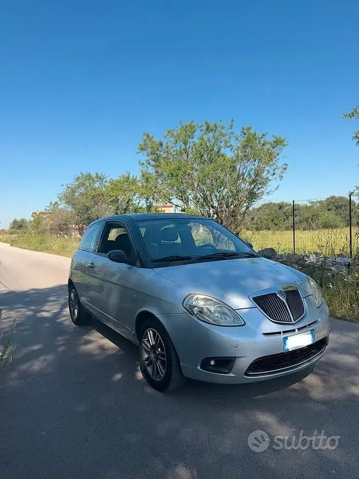 Usata Lancia Ypsilon 75 CV (55 kW) 2009 Grigio Utilitaria