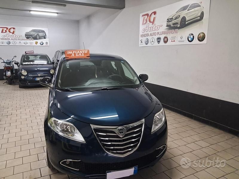Usata Lancia Ypsilon 69 CV (50 kW) 2015 Blu Utilitaria