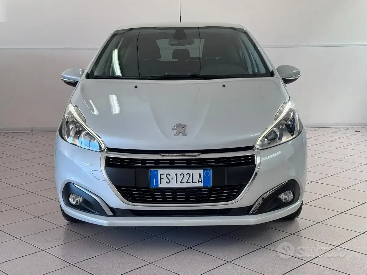 Usata Peugeot 208 Signature Sky 82 CV (60 kW) 2018 Bianco Utilitaria