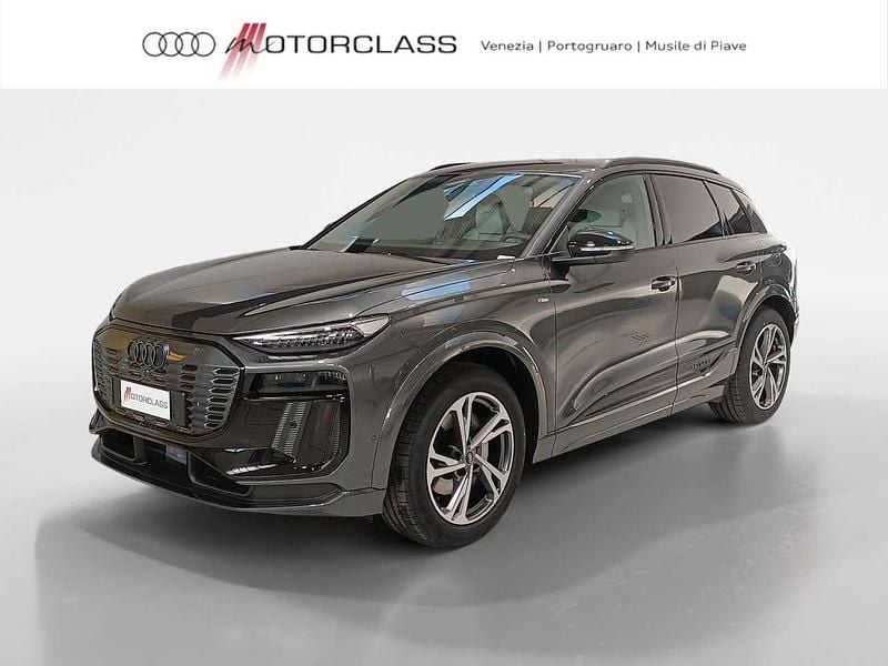 Nuova Audi Q6 e-tron S-Line 100 kW (136 CV) 2026 Grigio daytona perlato SUV