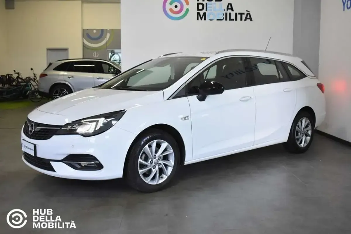 Usata Opel Astra Business 122 CV (89 kW) 2022 Bianco Utilitaria