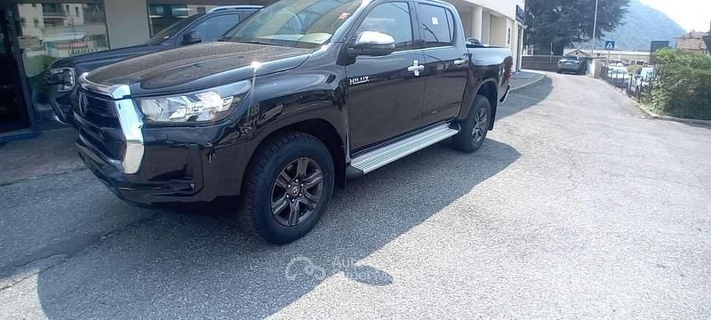 Nuova Toyota HiLux Lounge 204 CV (150 kW) 2025 Nero Pick-up