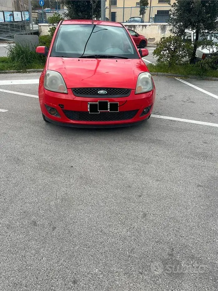 Usata Ford Fiesta 75 CV (55 kW) 2008 Rosso Utilitaria