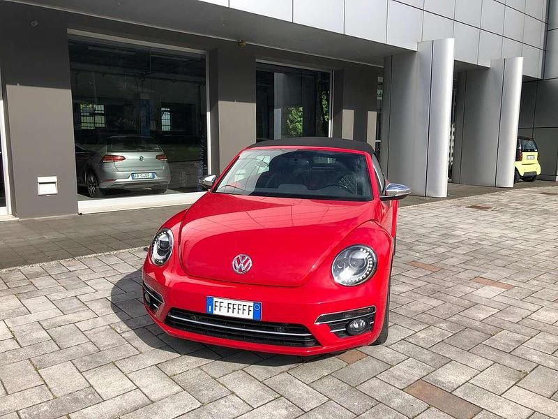 Usata VW Beetle Cabriolet Design 110 CV (80 kW) 2016 Rosso Cabrio