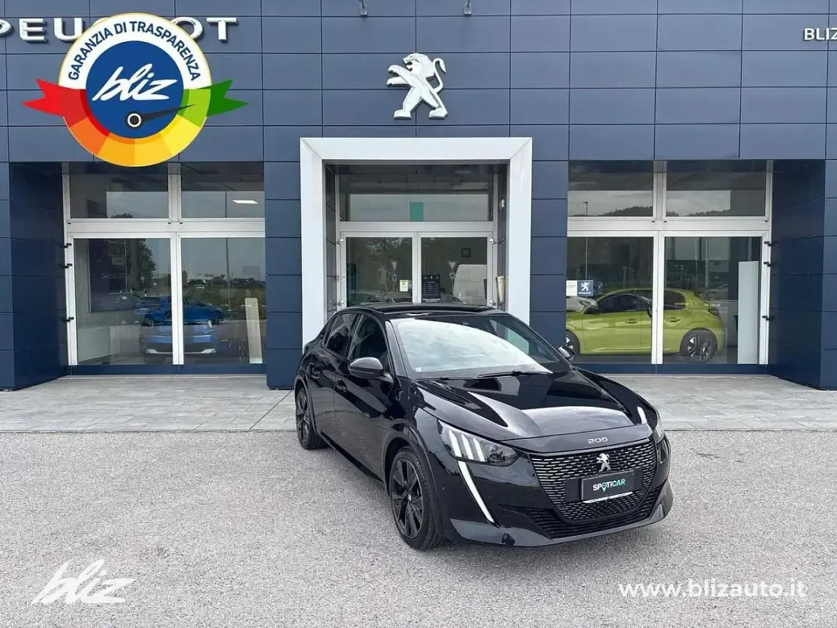 Usata Peugeot 208 GT 101 CV (74 kW) 2023 Nero Utilitaria