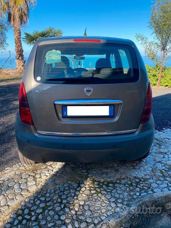 Usata Lancia Musa 105 CV (77 kW) 2005 Marrone Monovolume