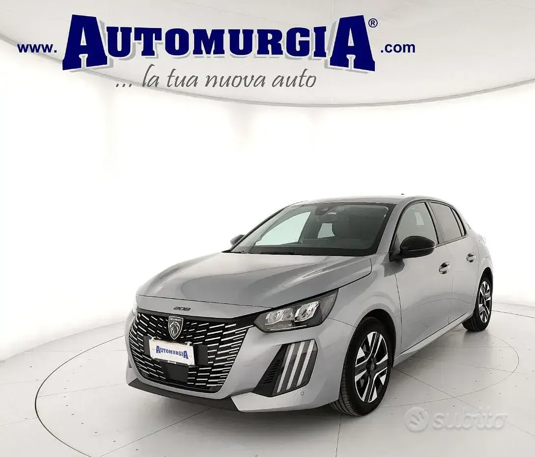 Usata Peugeot 208 Allure 101 CV (74 kW) 2025 Grigio Utilitaria