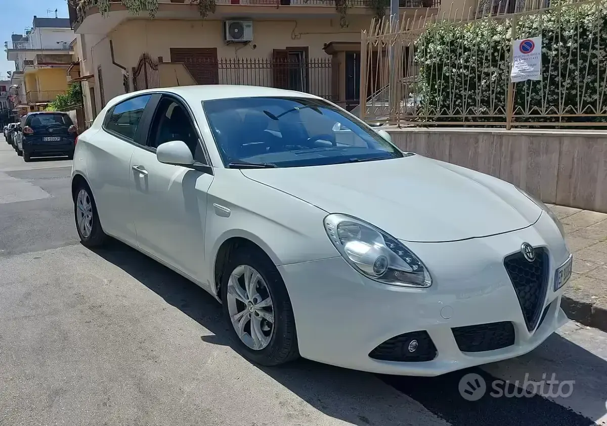 Usata Alfa Romeo Giulietta 105 CV (77 kW) 2013 Bianco Utilitaria