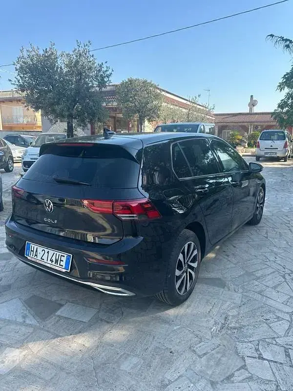 Usata VW Golf VIII Active 116 CV (85 kW) 2023 Nero Berlina