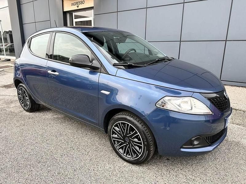 Usata Lancia Ypsilon Silver 69 CV (50 kW) 2023 Blu Utilitaria