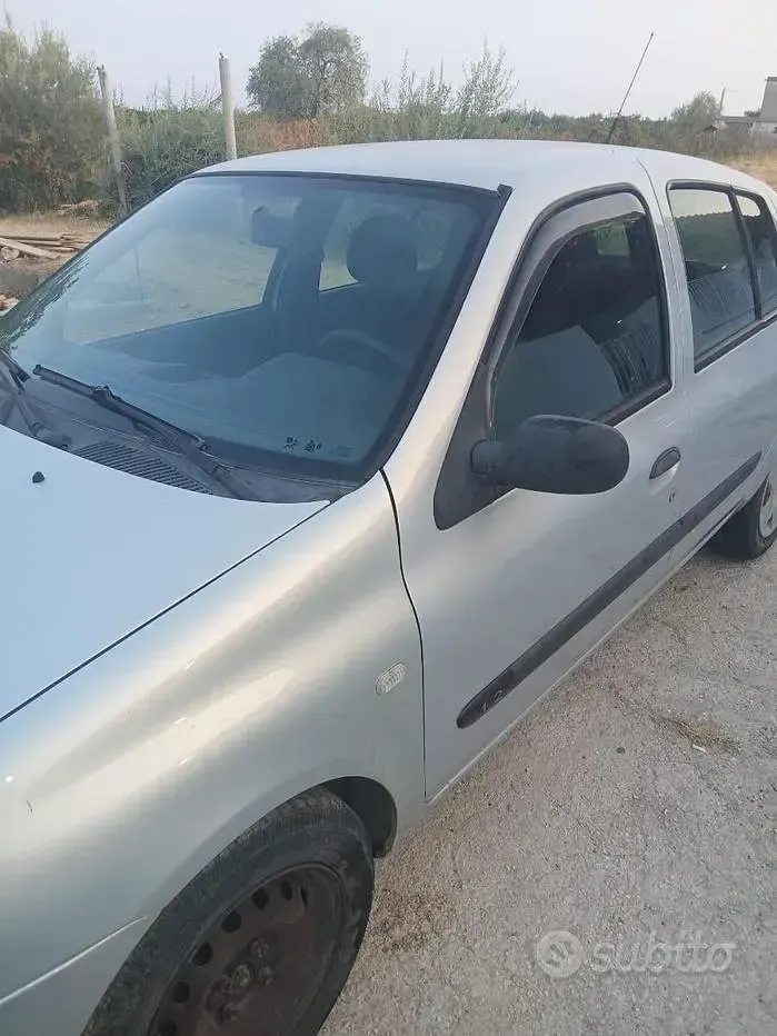 Usata Renault Clio 58 CV (42 kW) 2003 Grigio Utilitaria