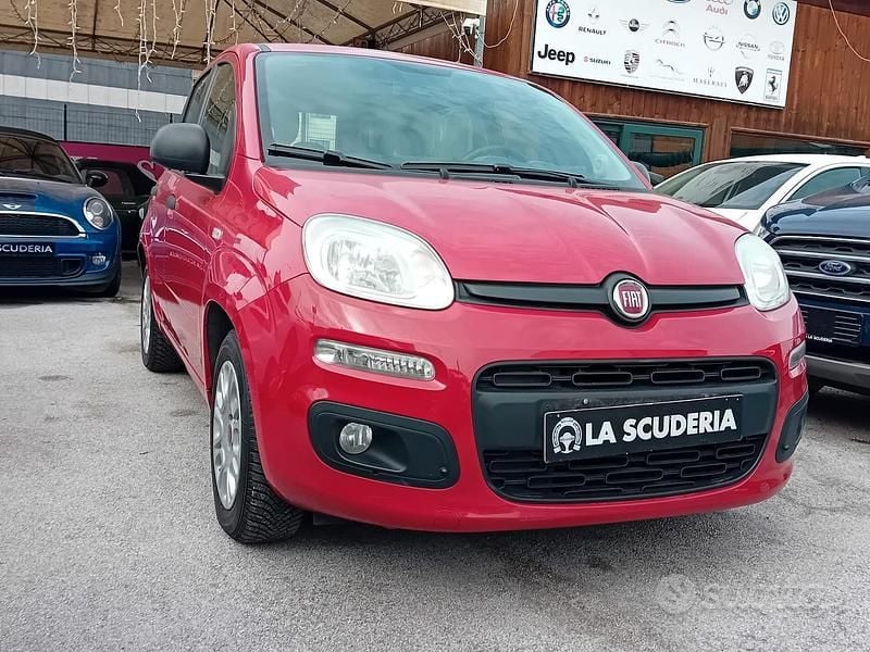 Usata Fiat Panda Lounge 69 CV (50 kW) 2015 Rosso Utilitaria