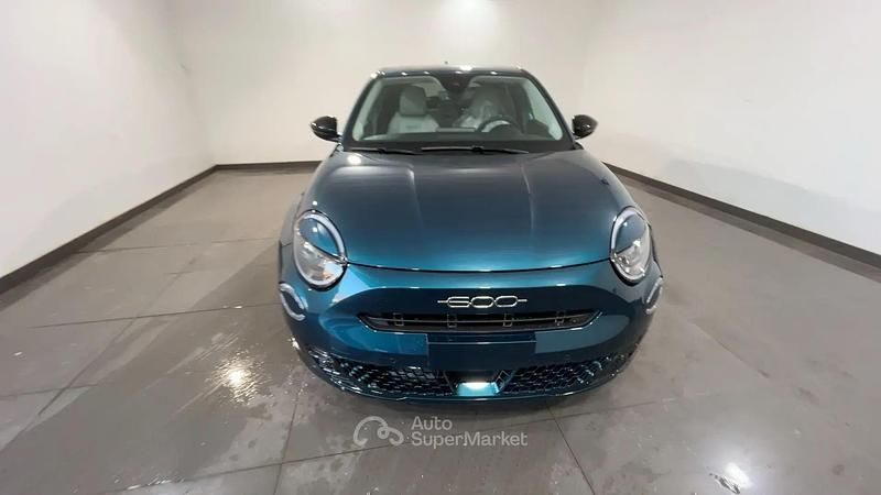 Nuova Fiat 600 La Prima 136 CV (100 kW) 2026 Verde SUV