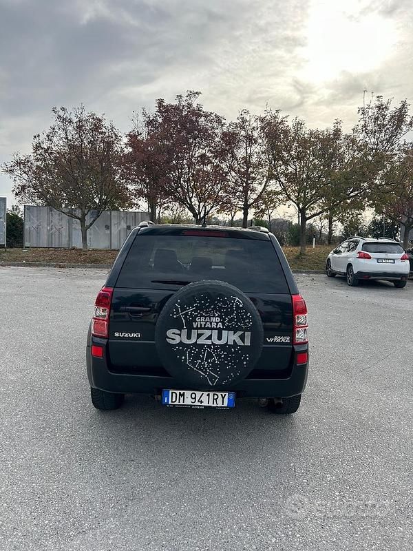 Usata Suzuki Grand Vitara 129 CV (94 kW) 2008 Nero Berlina
