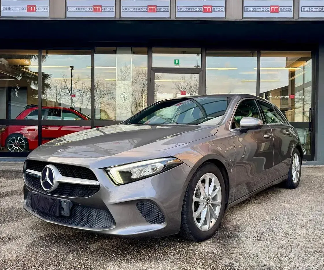 Usata Mercedes A180 116 CV (85 kW) 2020 Grigio Berlina