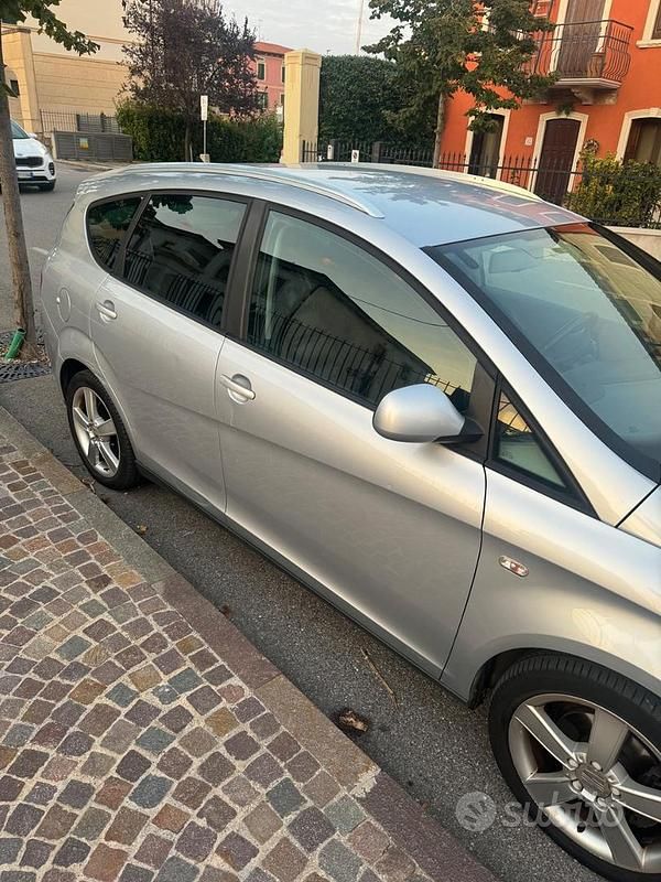 Usata Seat Altea 90 CV (66 kW) 2009 Grigio Monovolume