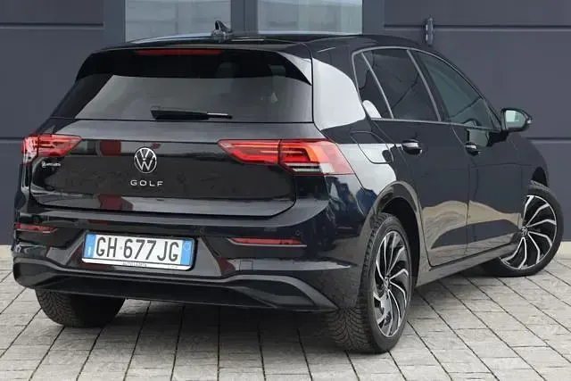 Usata VW Golf VIII Life 116 CV (85 kW) 2021 Nero Berlina